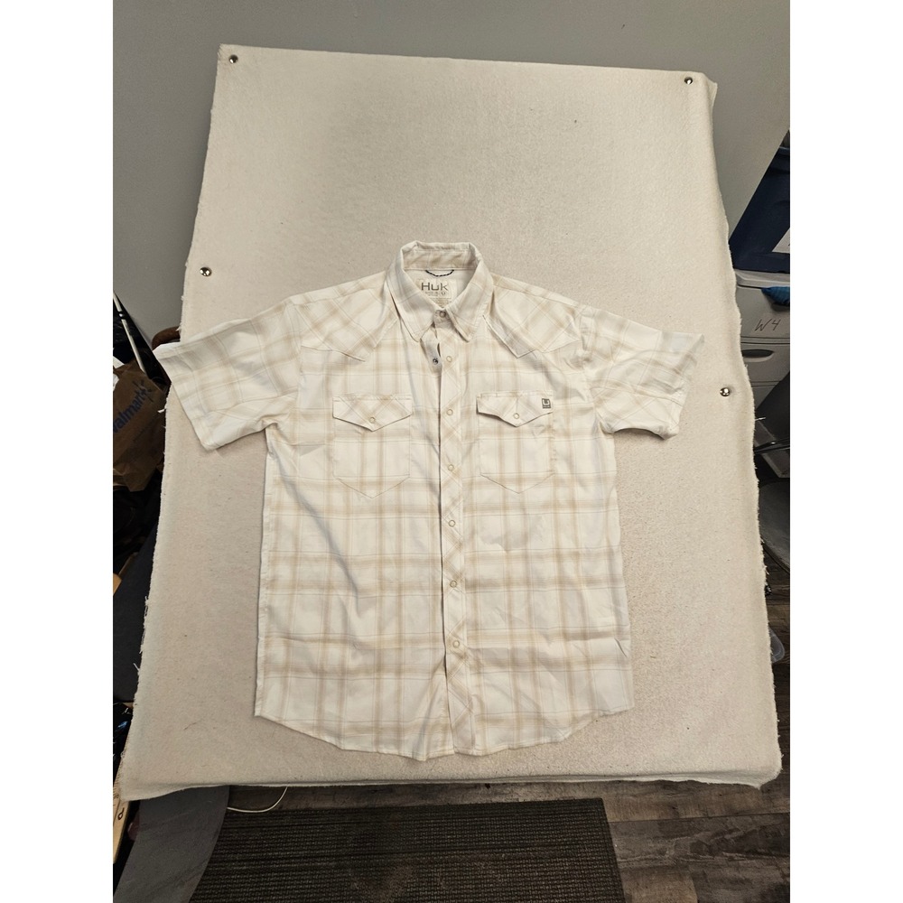 Huk Mens Medium Plaid Short Sleeve Fishing Shirt Tan Cream Snap Front Ventilated